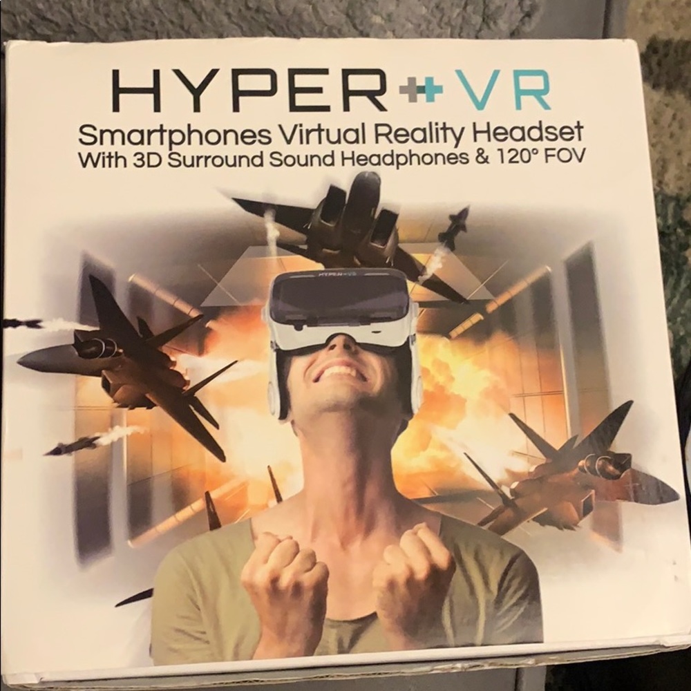 virtual reality headset with surround sound